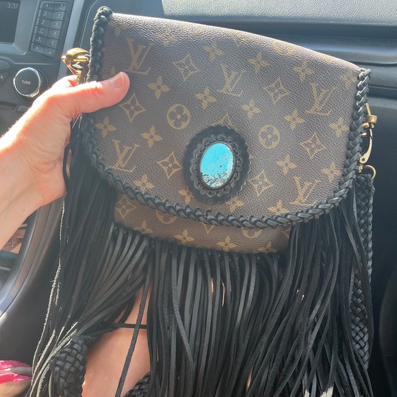 Louis Vuitton Handbags - Louis Vuitton crossbody